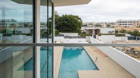 Nova Moradia T3 com Piscina e Jardim – Porto de Mós, Lagos