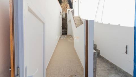 Moradia T2 integralmente remodelada em 2025 no centro de Aljezur