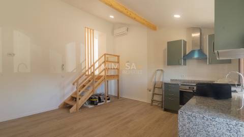 Moradia T2 integralmente remodelada em 2025 no centro de Aljezur