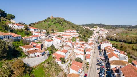 Moradia T2 integralmente remodelada em 2025 no centro de Aljezur