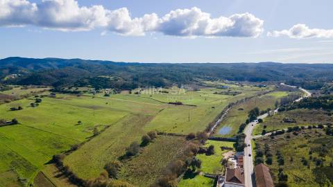 Moradia T2 integralmente remodelada em 2025 no centro de Aljezur