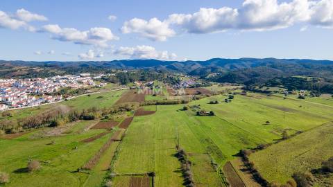Moradia T2 integralmente remodelada em 2025 no centro de Aljezur