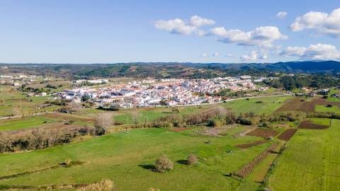Moradia T2 integralmente remodelada em 2025 no centro de Aljezur
