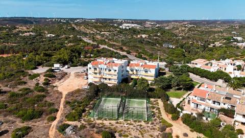 Apartamento T1 remodelado na praia da Salema, Algarve