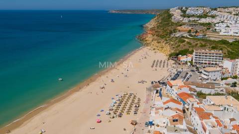 Apartamento T1 remodelado na praia da Salema, Algarve