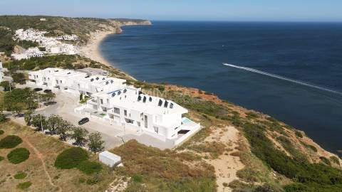Apartamento T1 remodelado na praia da Salema, Algarve