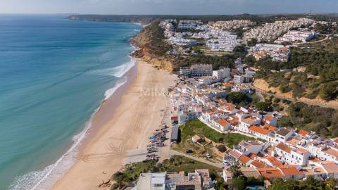 Apartamento T1 remodelado na praia da Salema, Algarve