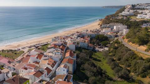 Apartamento T1 remodelado na praia da Salema, Algarve