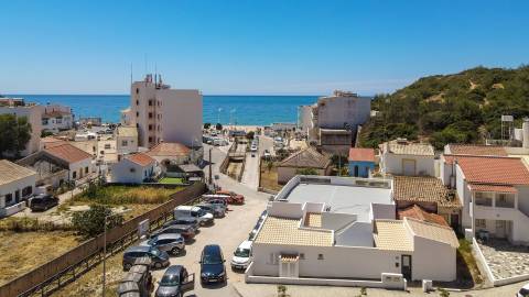 Apartamento T1 remodelado na praia da Salema, Algarve