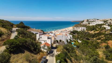 Apartamento T1 remodelado na praia da Salema, Algarve