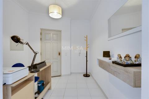 Apartamento T1 remodelado na praia da Salema, Algarve