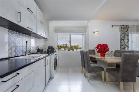 Apartamento T1 remodelado na praia da Salema, Algarve