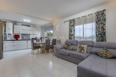Apartamento T1 remodelado na praia da Salema, Algarve