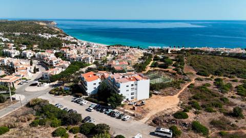 Apartamento T1 remodelado na praia da Salema, Algarve