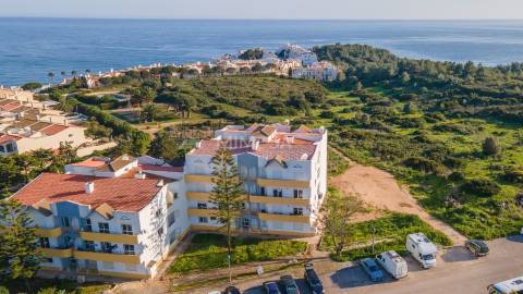 Apartamento T1 remodelado na praia da Salema, Algarve
