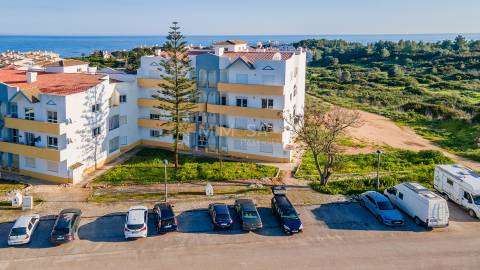 Apartamento T1 remodelado na praia da Salema, Algarve