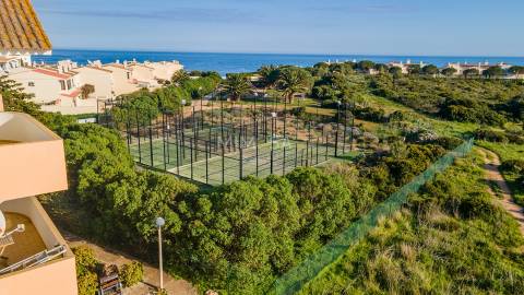 Apartamento T1 remodelado na praia da Salema, Algarve