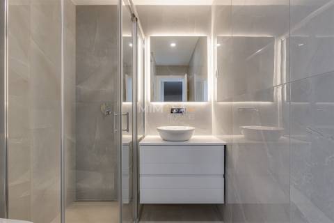 Moradia de Luxo em Lagos – Design Contemporâneo e Vistas de Mar