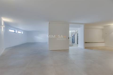 Moradia de Luxo em Lagos – Design Contemporâneo e Vistas de Mar