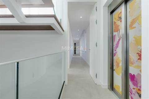 Moradia de Luxo em Lagos – Design Contemporâneo e Vistas de Mar