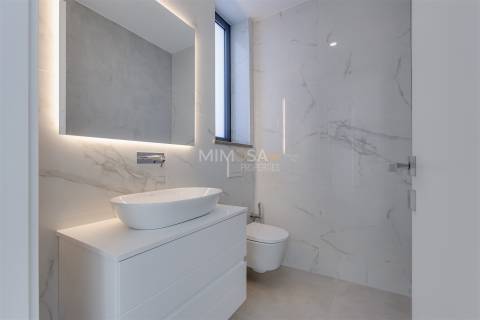 Moradia de Luxo em Lagos – Design Contemporâneo e Vistas de Mar