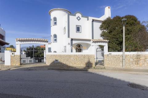 Elegante Moradia T4 em Cerro das Mos – Lagos