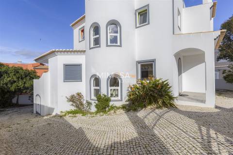 Elegante Moradia T4 em Cerro das Mos – Lagos