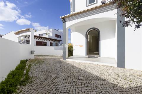 Elegante Moradia T4 em Cerro das Mos – Lagos