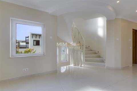 Elegante Moradia T4 em Cerro das Mos – Lagos