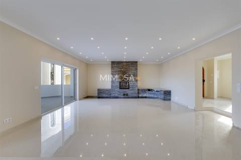 Elegante Moradia T4 em Cerro das Mos – Lagos