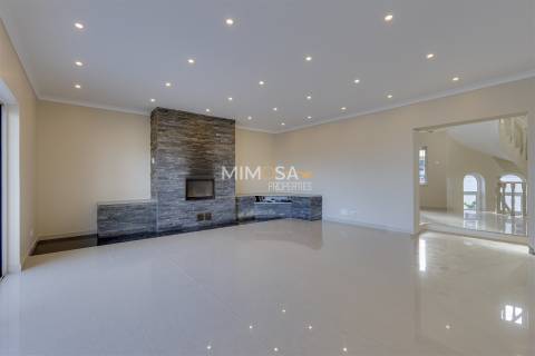 Elegante Moradia T4 em Cerro das Mos – Lagos