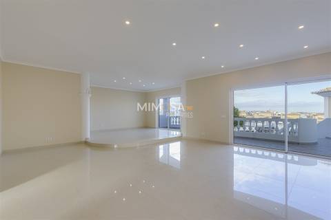 Elegante Moradia T4 em Cerro das Mos – Lagos