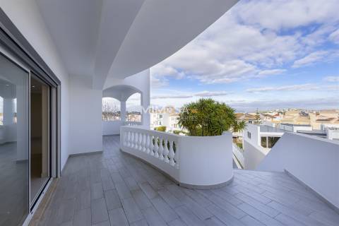 Elegante Moradia T4 em Cerro das Mos – Lagos