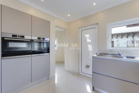 Elegante Moradia T4 em Cerro das Mos – Lagos