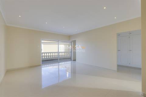 Elegante Moradia T4 em Cerro das Mos – Lagos