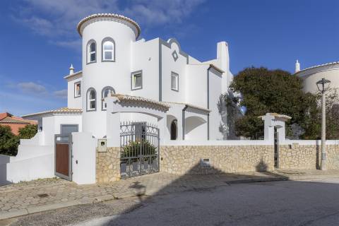 Elegante Moradia T4 em Cerro das Mos – Lagos