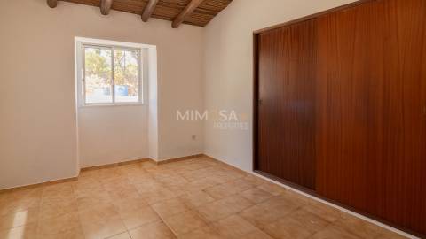 Moradia T3+1 num terreno com 2.420 m² junto a Silves