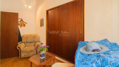 Moradia T3+1 num terreno com 2.420 m² junto a Silves