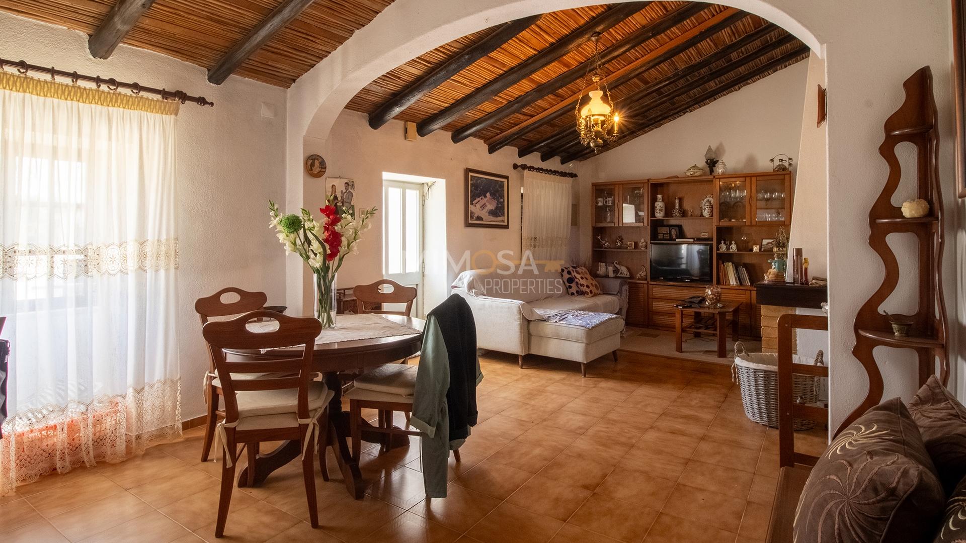 Moradia T3+1 num terreno com 2.420 m² junto a Silves