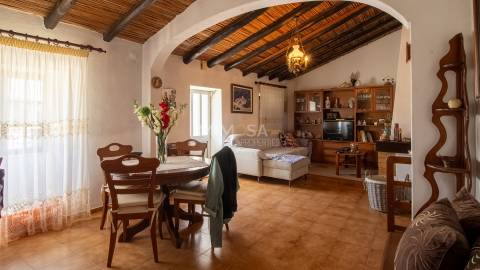 Moradia T3+1 num terreno com 2.420 m² junto a Silves