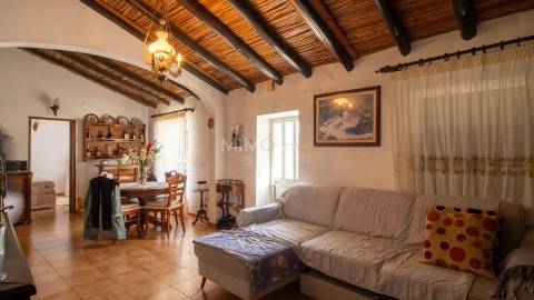 Moradia T3+1 num terreno com 2.420 m² junto a Silves