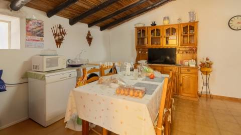 Moradia T3+1 num terreno com 2.420 m² junto a Silves