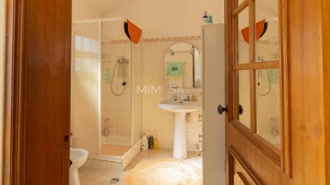 Moradia T3+1 num terreno com 2.420 m² junto a Silves