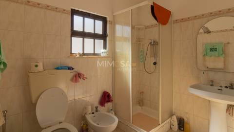 Moradia T3+1 num terreno com 2.420 m² junto a Silves