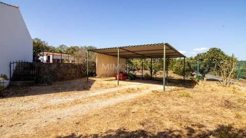 Moradia T3+1 num terreno com 2.420 m² junto a Silves