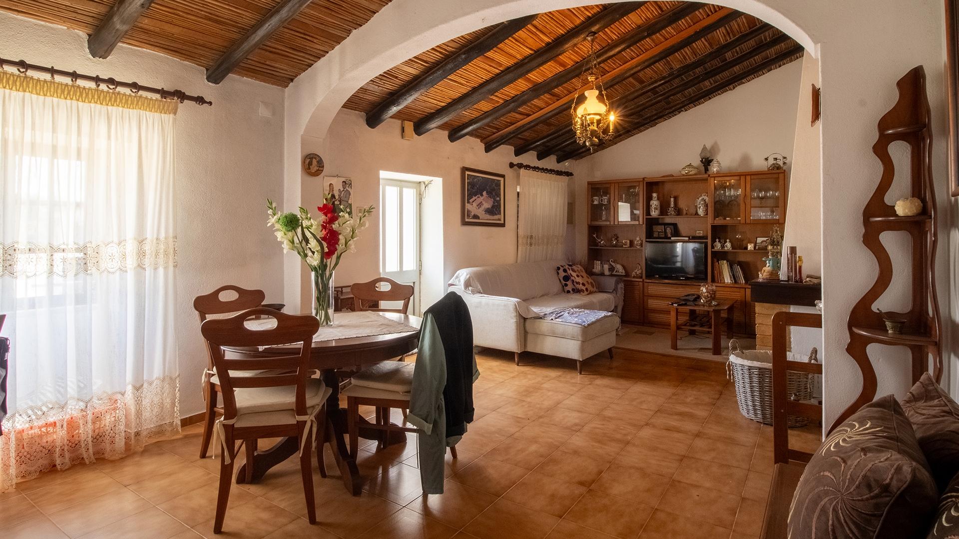 Moradia T3+1 num terreno com 2.420 m² junto a Silves