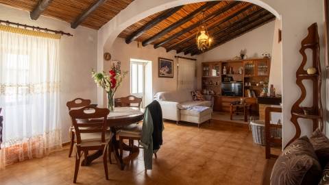 Moradia T3+1 num terreno com 2.420 m² junto a Silves