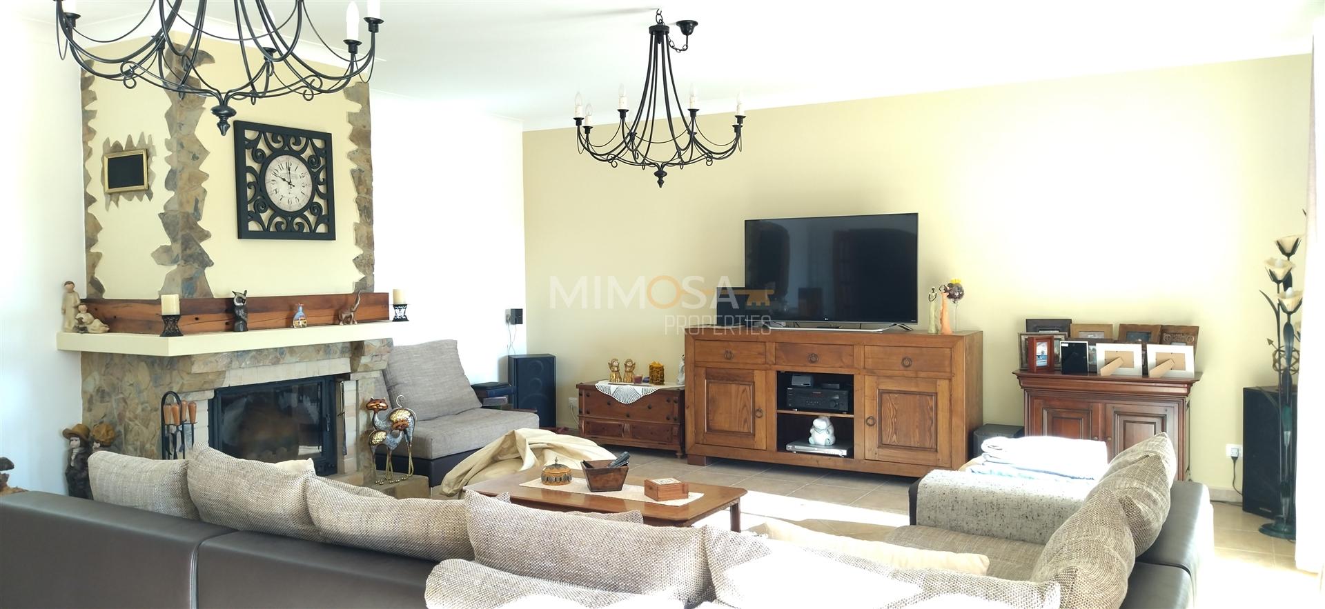 Moradia T5 de 3 pisos com moradia T1 independente e Garagem, Lagos