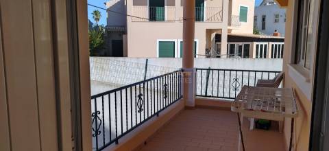 Moradia T5 de 3 pisos com moradia T1 independente e Garagem, Lagos