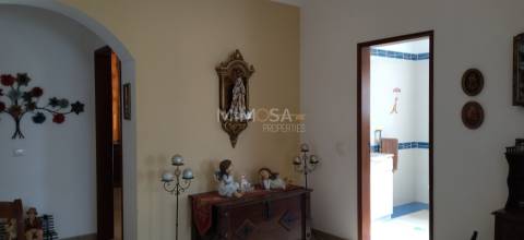 Moradia T5 de 3 pisos com moradia T1 independente e Garagem, Lagos